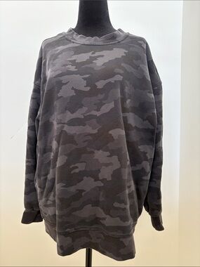 Lululemon Athletica women’s Dark Gray Camo Crewneck Sweater